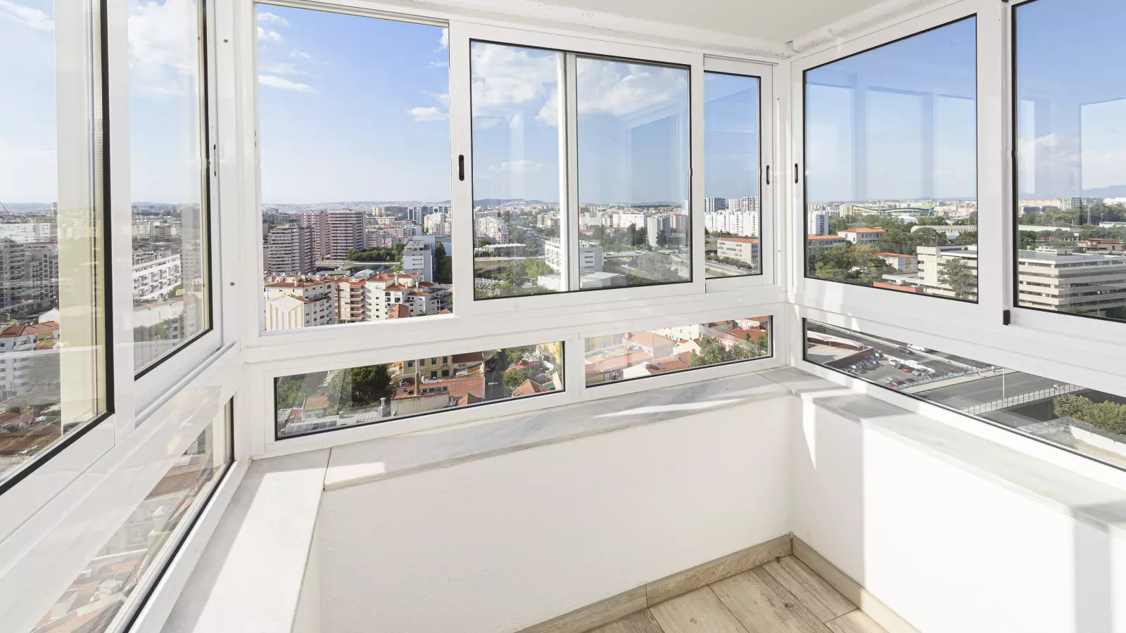 Bedroom 5 - street view