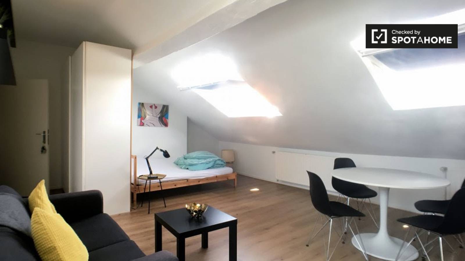 Spacious studio apartment for rent in Saint Gilles, Brussels (ref