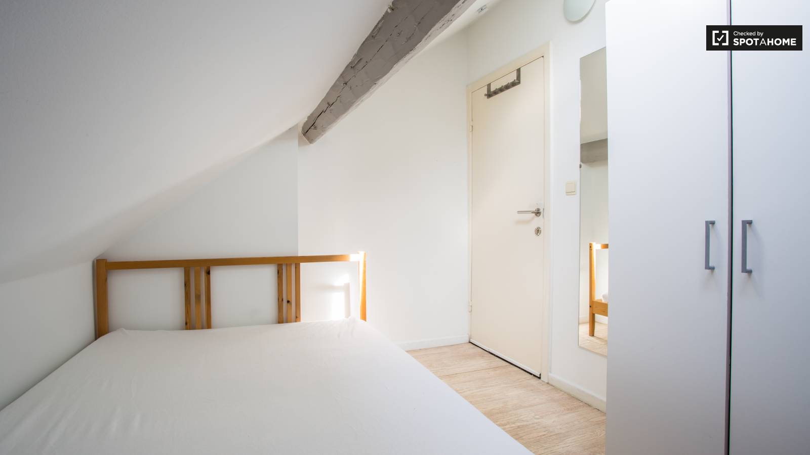 Cosy studio apartment for rent in Saint Gilles, Brussels (ref 118215