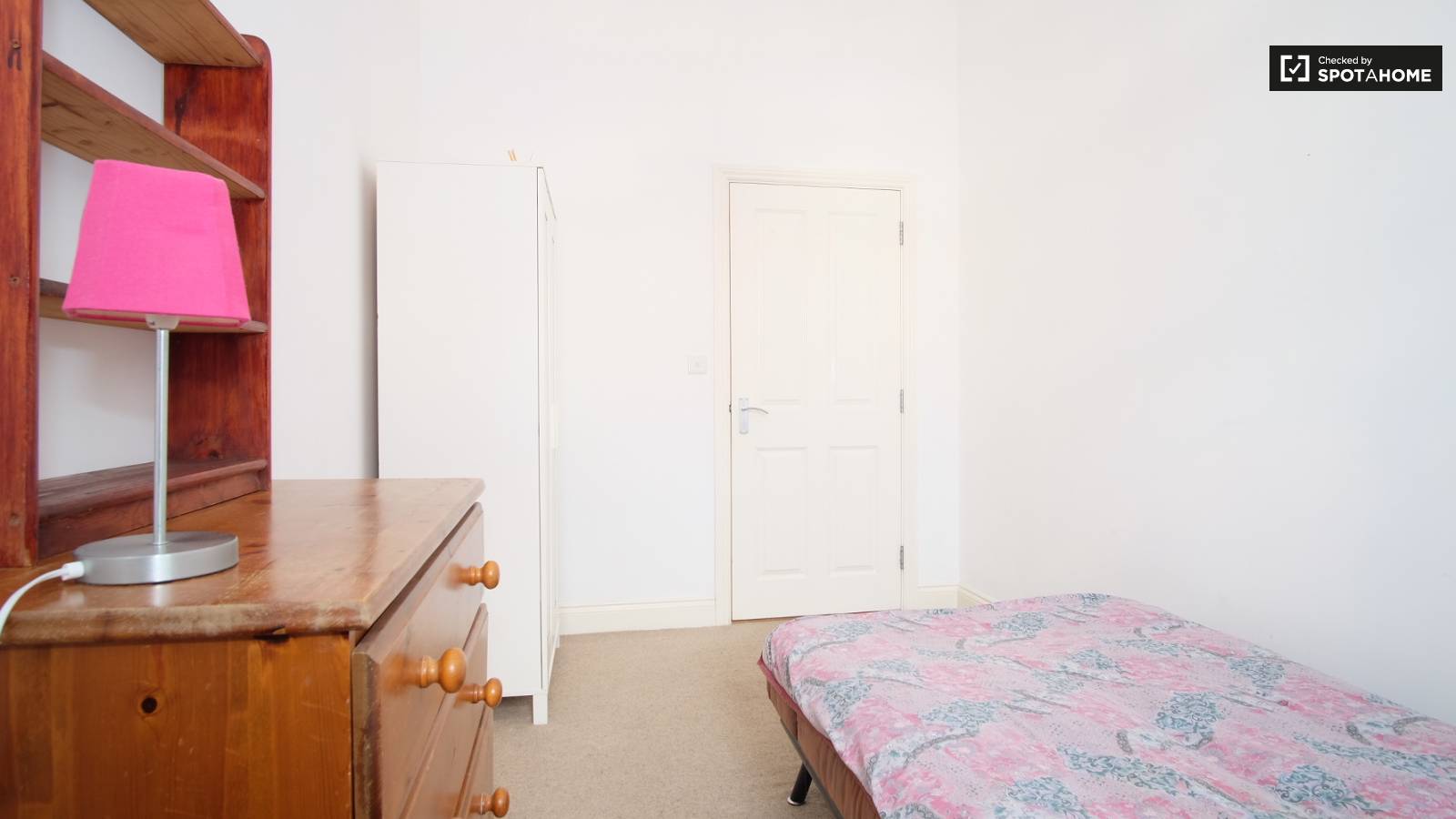 Room for rent in 3bedroom house, Willesden, London (ref 258430