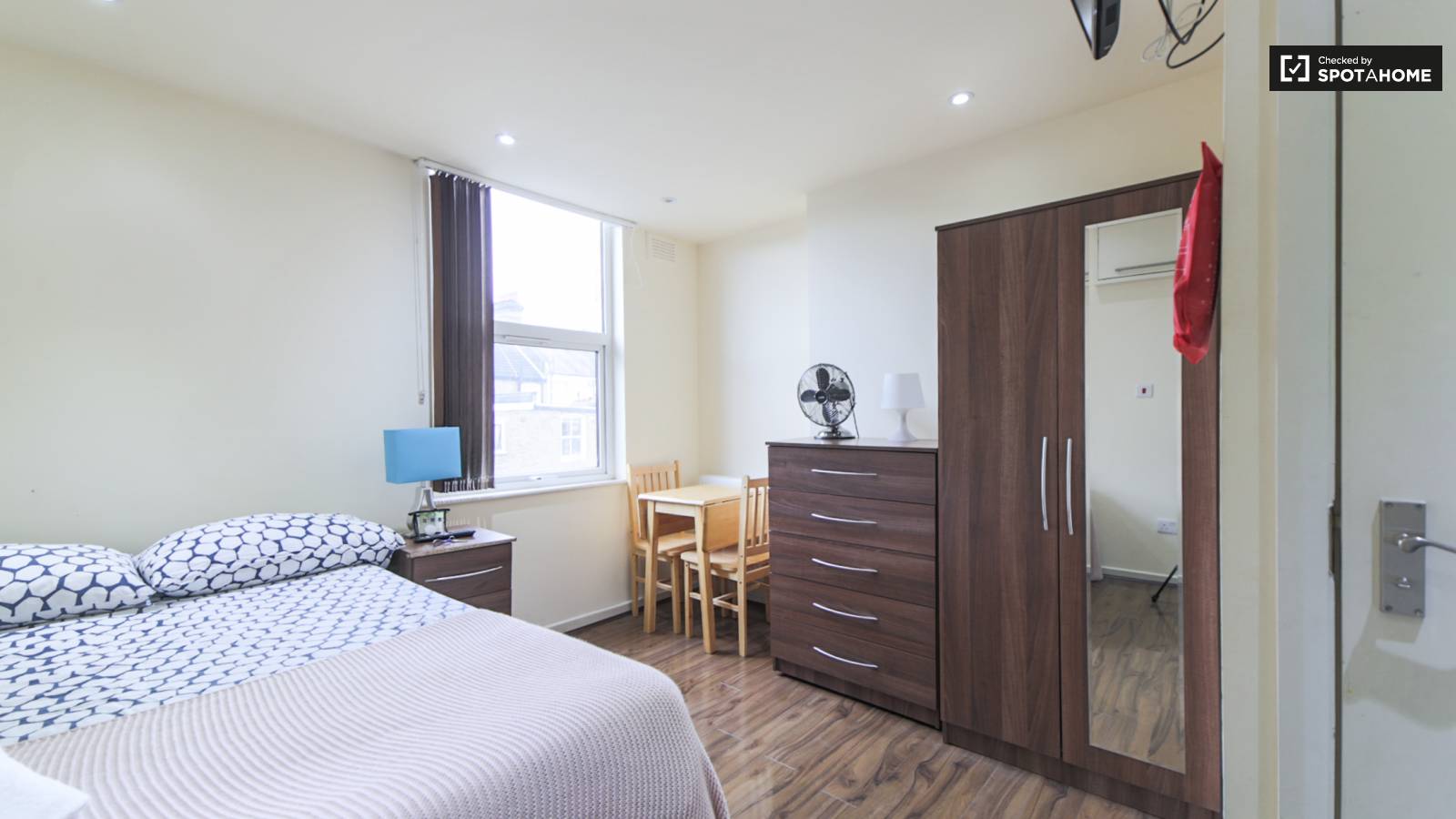 Compact studio apartment for rent, West Kilburn, London (ref 405573