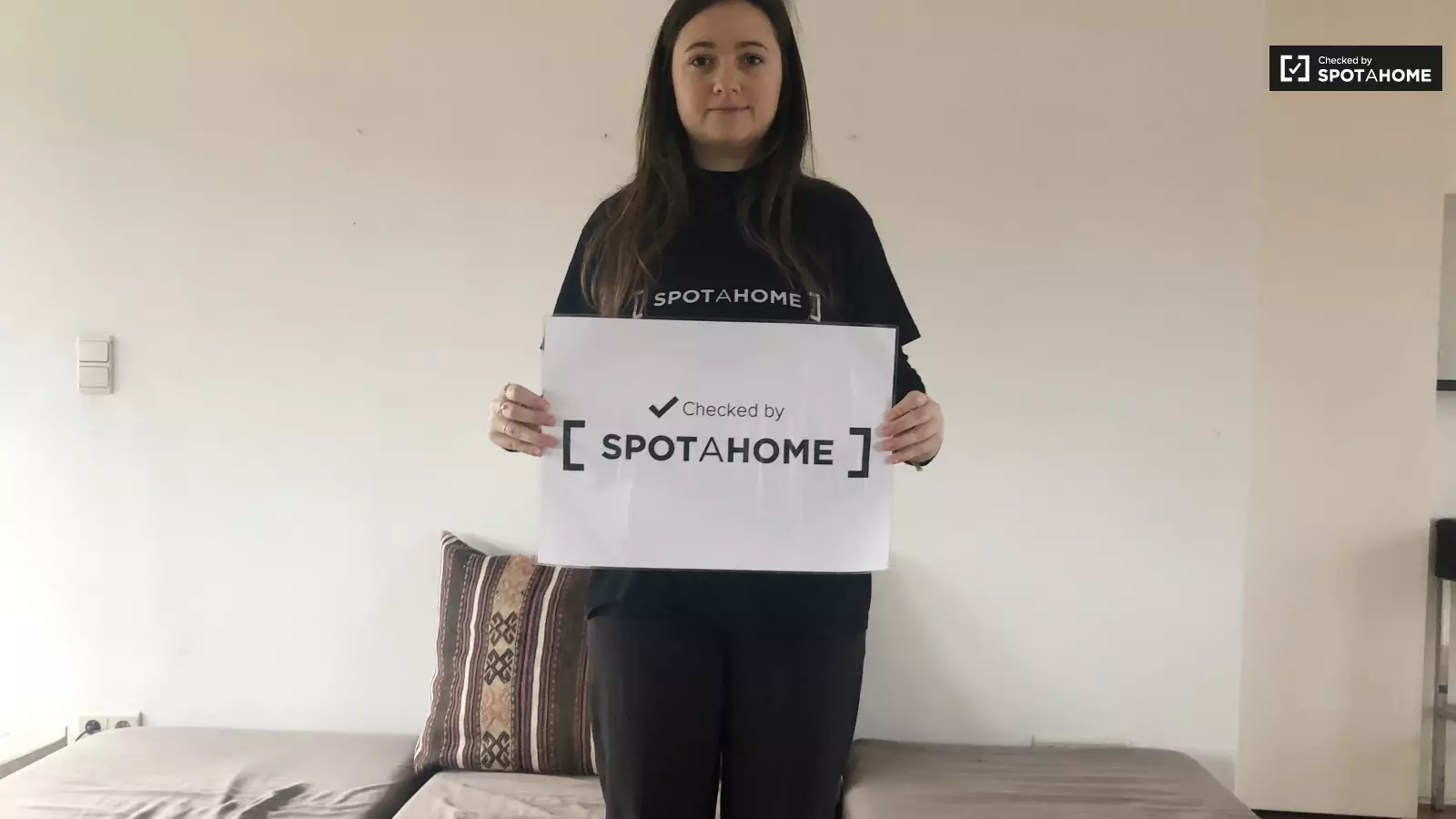 Controllato da https://photos.spotahome.com/pt_200_100/4534e8eb199375a328b87853362a868ca9288951e007e6d09c6b65f4.jpgRose di Spotahome