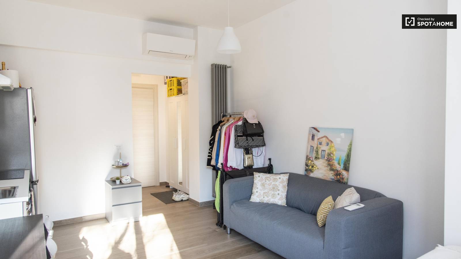 Studio apartment for rent in Trieste, Rome (ref 806653) Spotahome