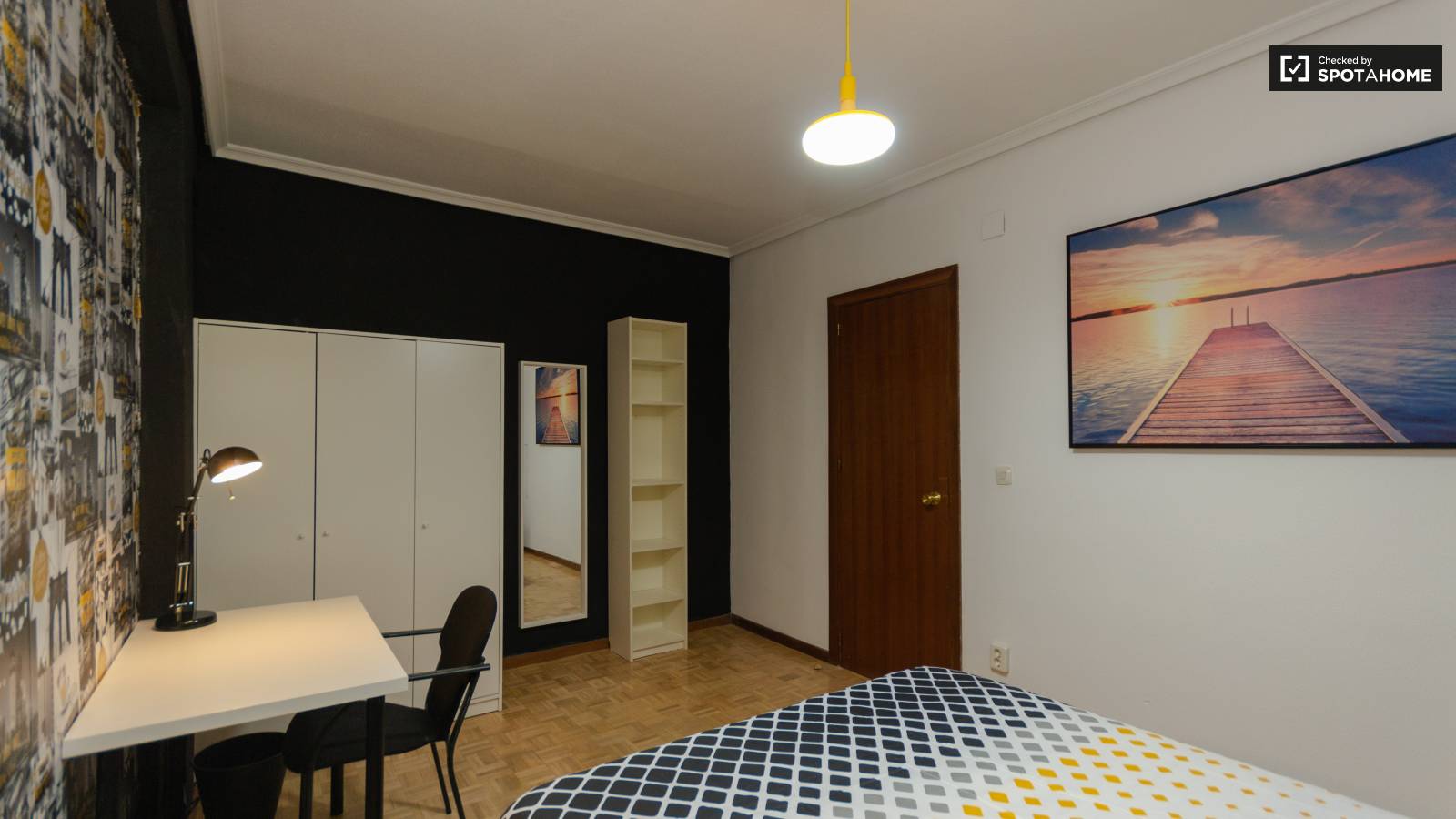 Double room for rent, 6bedroom apartment, Alcalá de Henares (ref