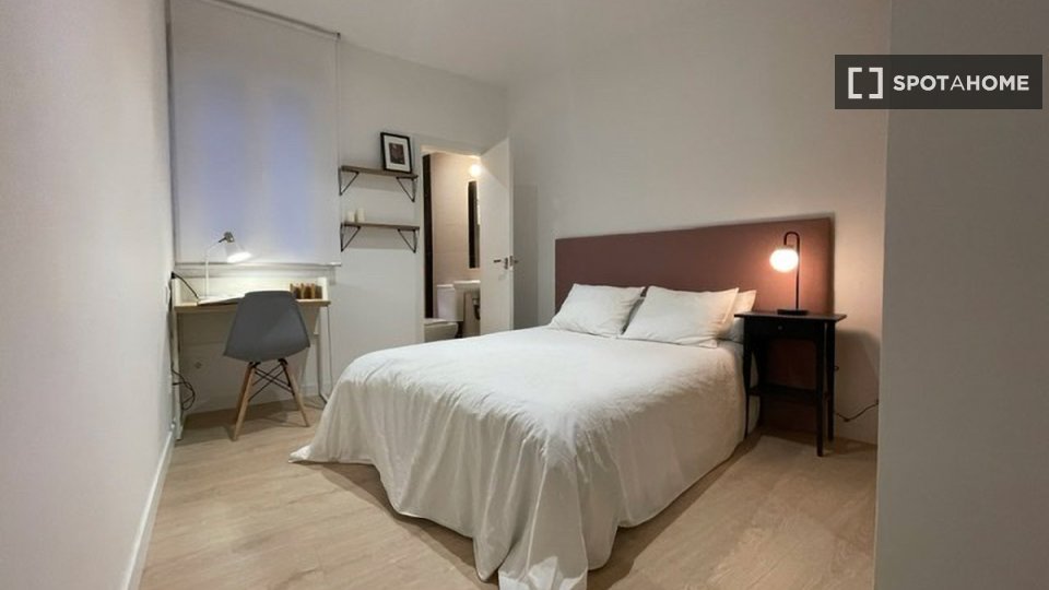 Double room Madrid, 12 beds — photo 17