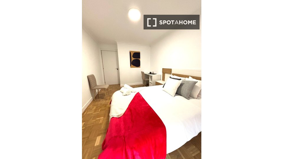 Double room Madrid, 8 beds, 160m² — photo 33