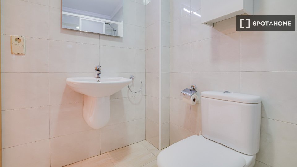 Double room Barcelona, 17 beds, 550m² — photo 14