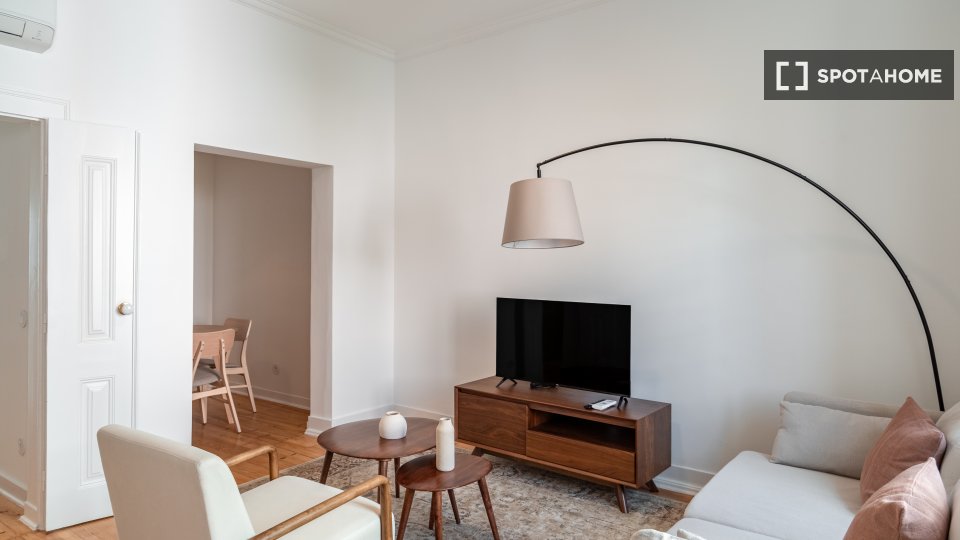 Apartment Lisbon, 2 beds, 70m² — photo 17