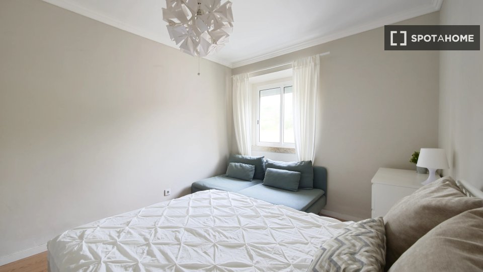 Double room Lisbon, 4 beds — photo 12