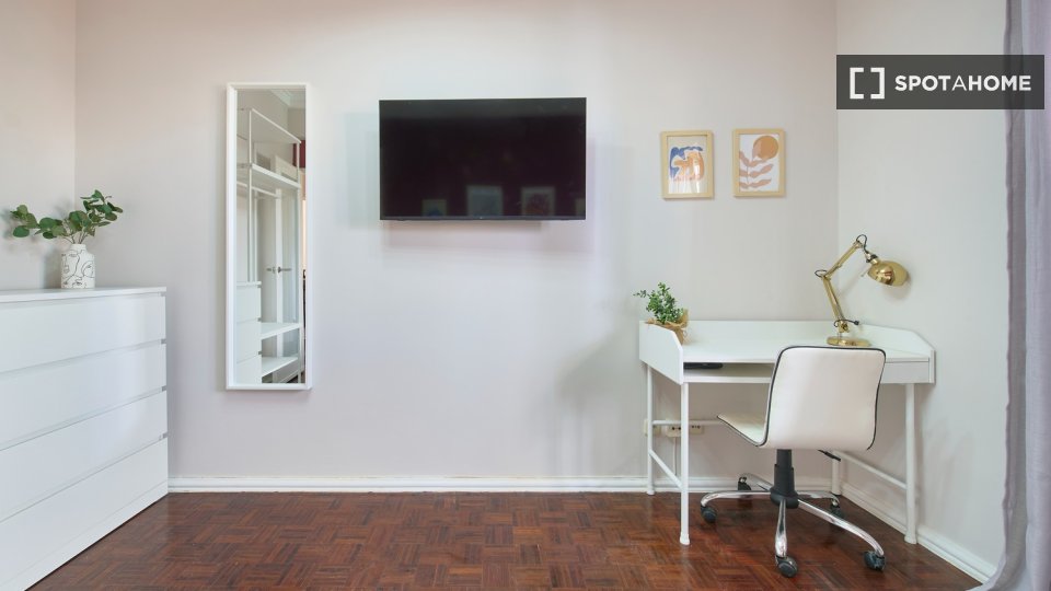 Double room Lisbon, 4 beds — photo 21