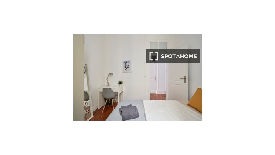 Double room Lisbon, 6 beds — photo 1