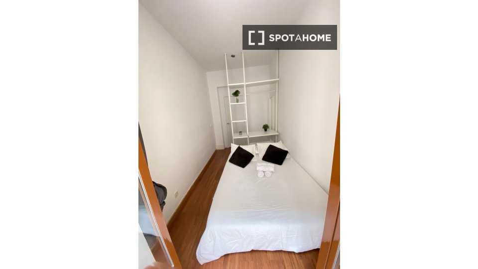 Double room Madrid, 3 beds — photo 9