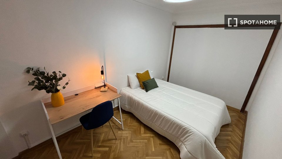 Piso de 9 habitaciones en alquiler en Palos de Moguer, Madrid