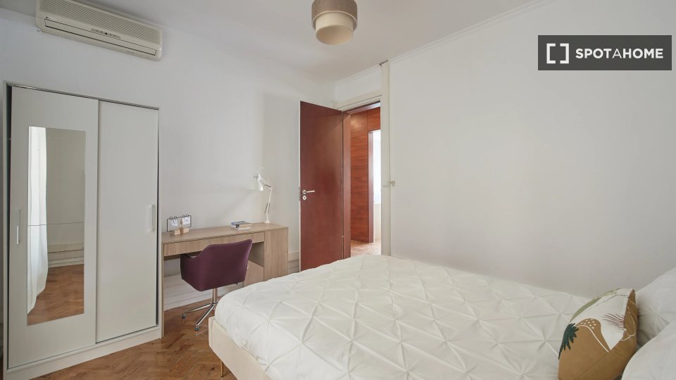 Double room Lisbon, 8 beds — photo 14