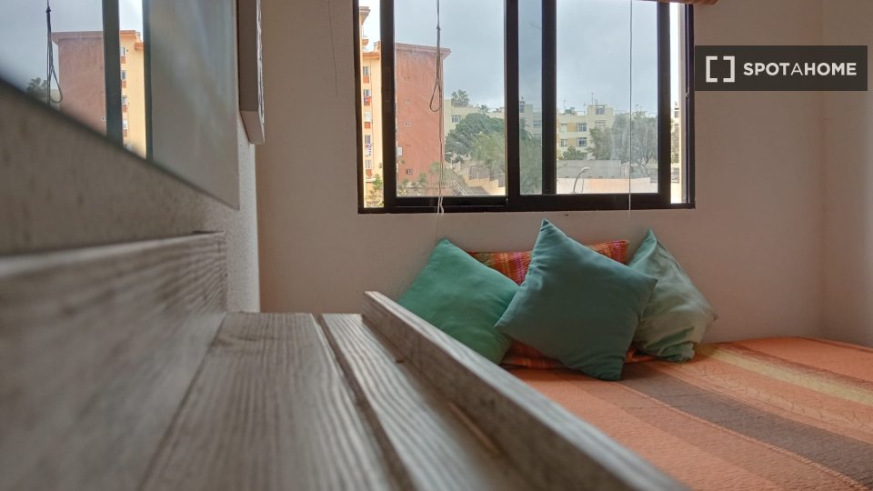 Double room Santa_Cruz_De_Tenerife, 3 beds, 75m² — photo 1