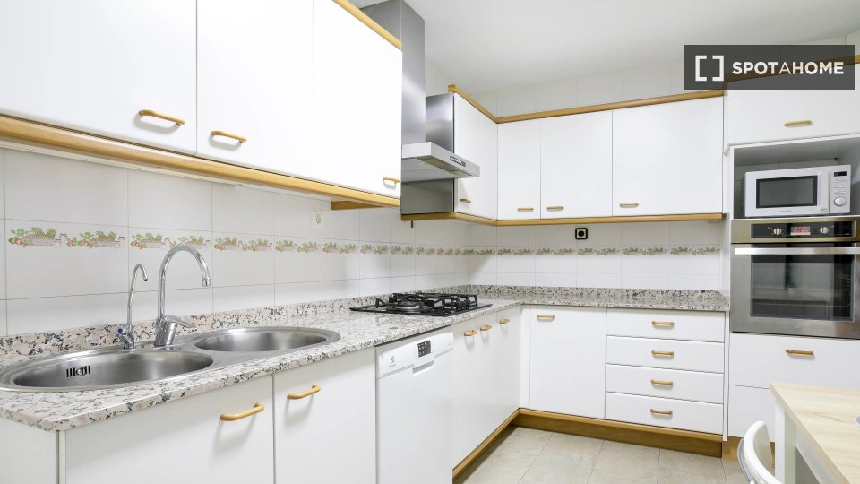 Double room Alicante, 3 beds — photo 15
