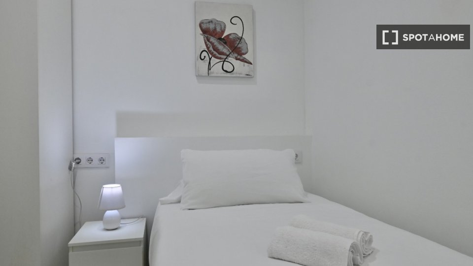 Double room Madrid, 4 beds, 95m² — photo 1