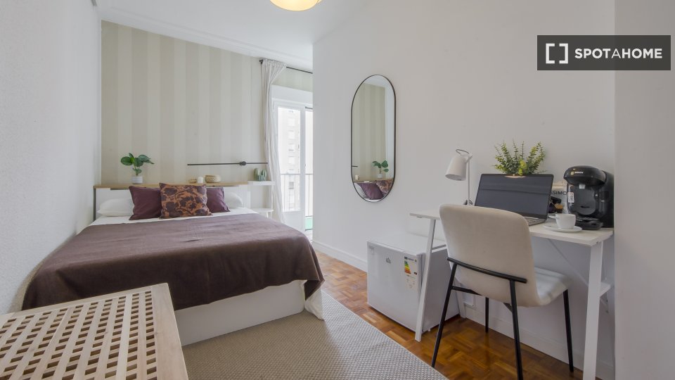 Double room Madrid, 6 beds, 125m² — photo 1