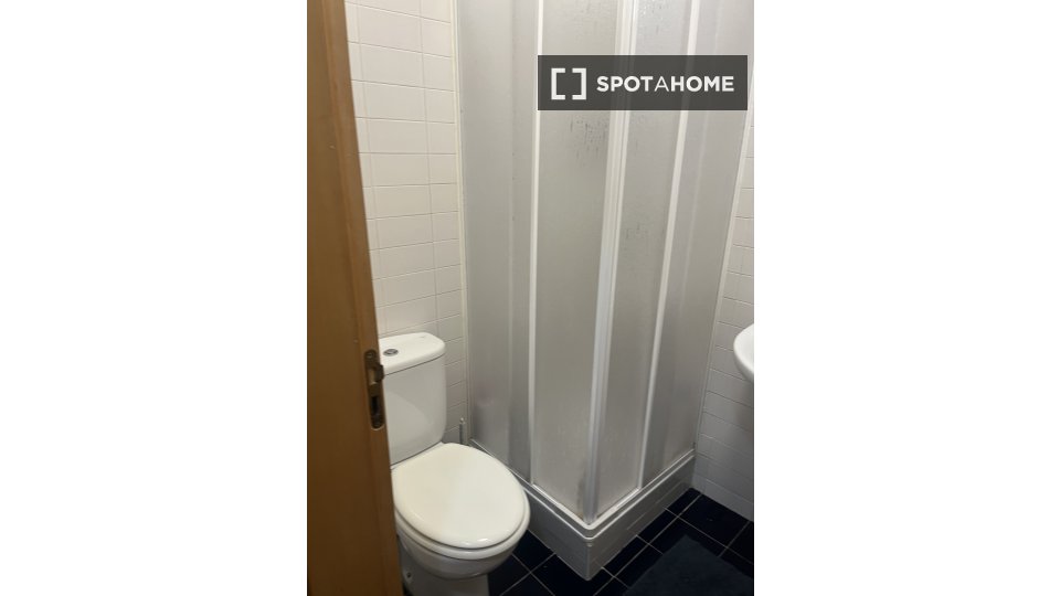 Double room Lisbon, 3 beds, 95m² — photo 1