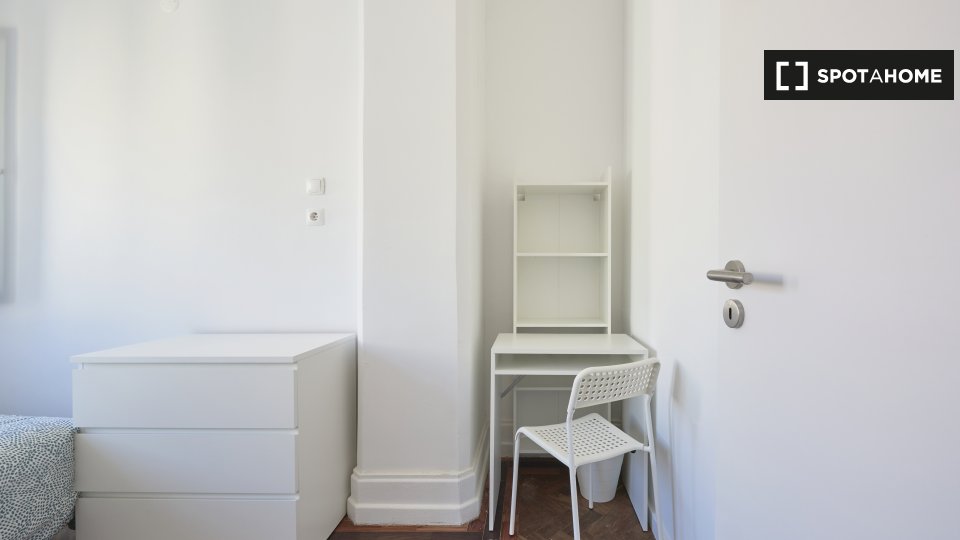 Double room Lisbon, 16 beds — photo 11