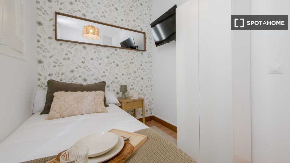 Double room Madrid, 5 beds — photo 7
