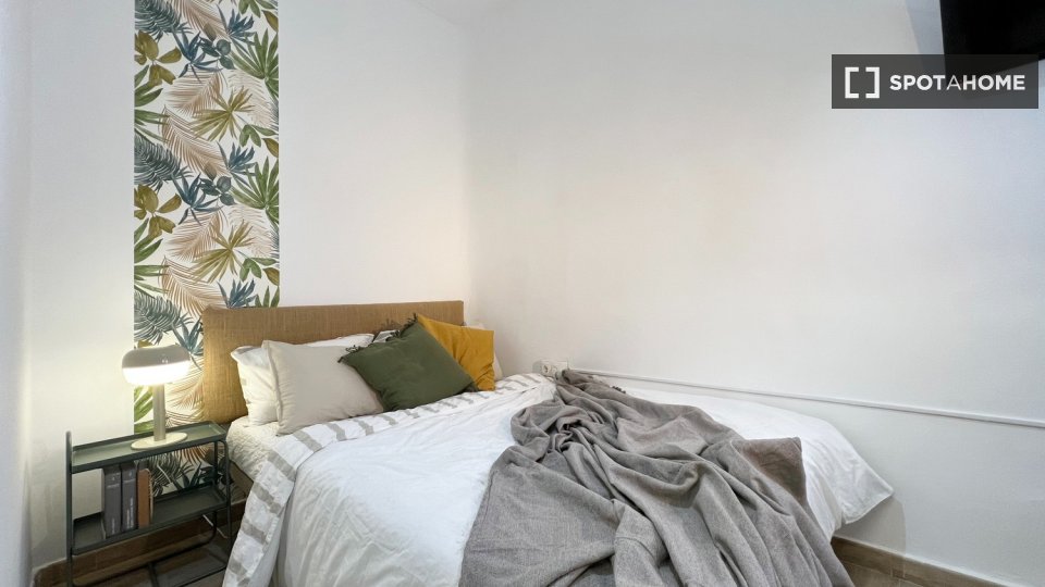 Double room Madrid, 3 beds — photo 20