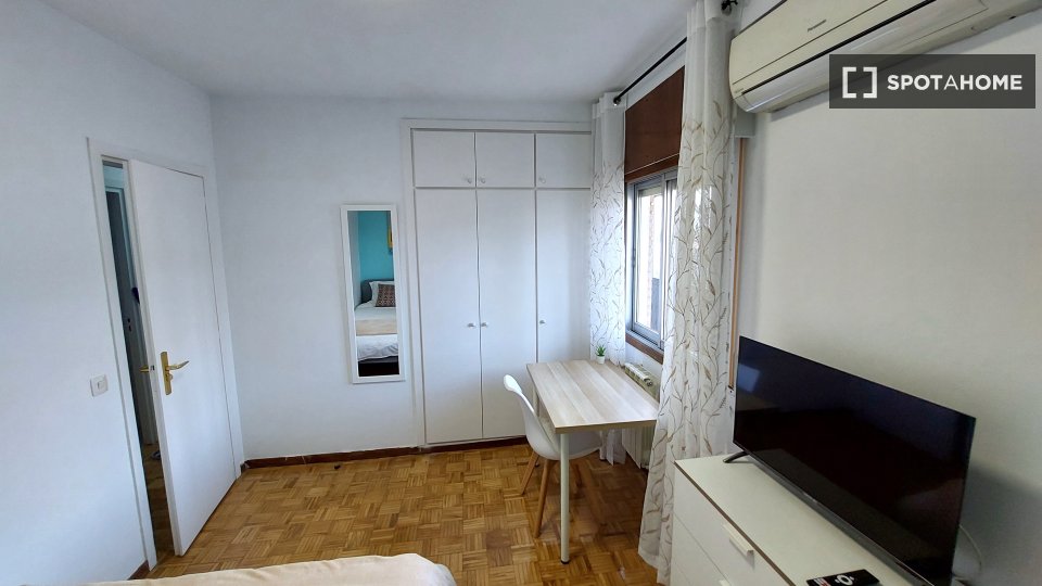 Double room Madrid, 4 beds, 100m² — photo 4
