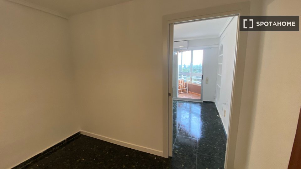 Double room Valencia, 5 beds, 110m² — photo 7