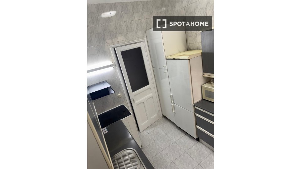 Double room Madrid, 3 beds, 118m² — photo 6