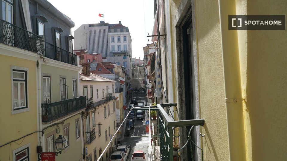 Apartment Lisbon, 3 beds, 135m² — photo 1