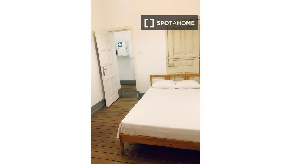 Double room Lisbon, 6 beds — photo 26