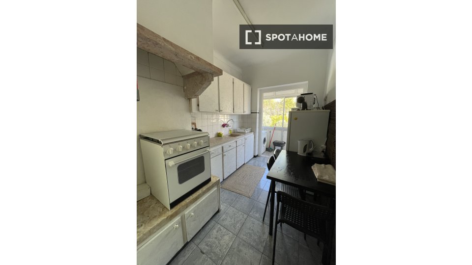 Double room Lisbon, 3 beds, 150m² — photo 3