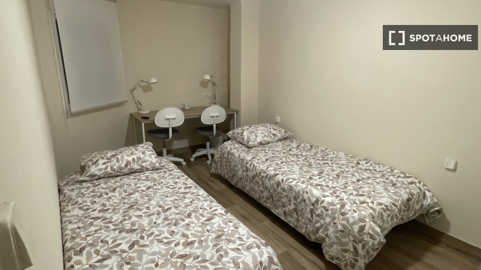 Double room Valencia, 3 beds — photo 7