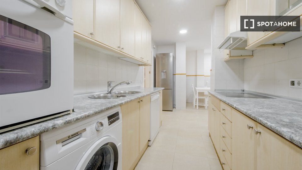 Double room Madrid, 8 beds, 200m² — photo 12