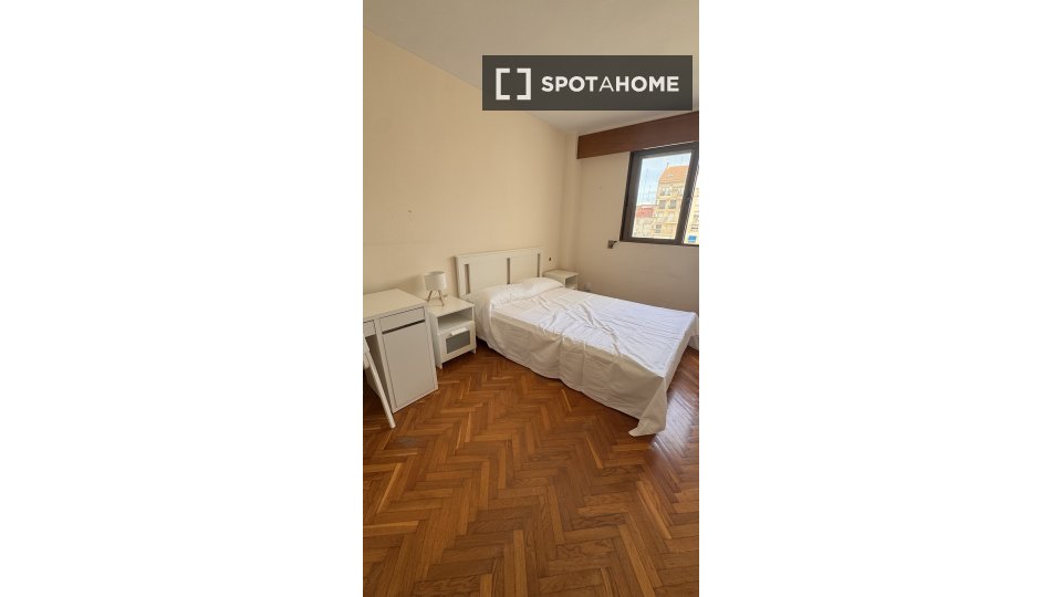 Double room Valencia, 5 beds, 240m² — photo 5