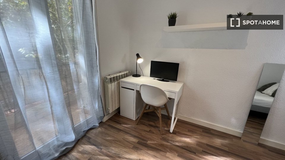 Double room Madrid, 4 beds, 120m² — photo 8