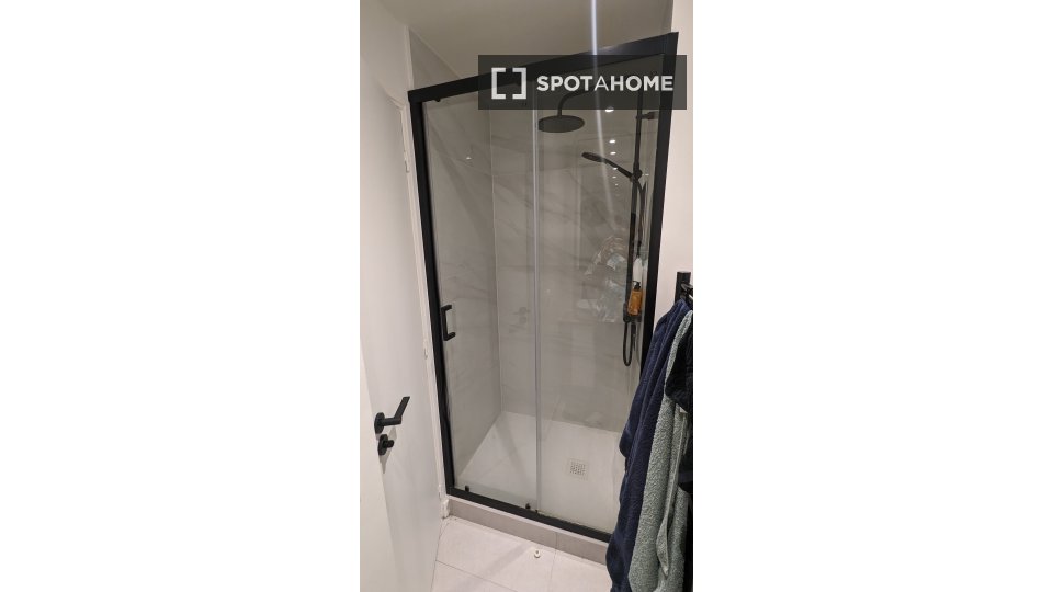 Double room Paris, 3 beds, 61m² — photo 2