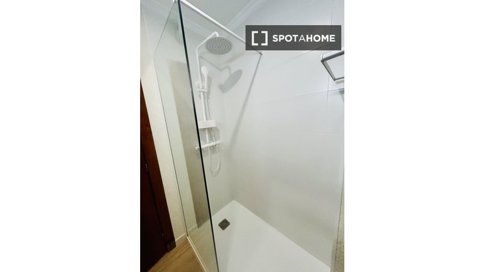 Apartment Valencia, 4 beds, 80m² — photo 31