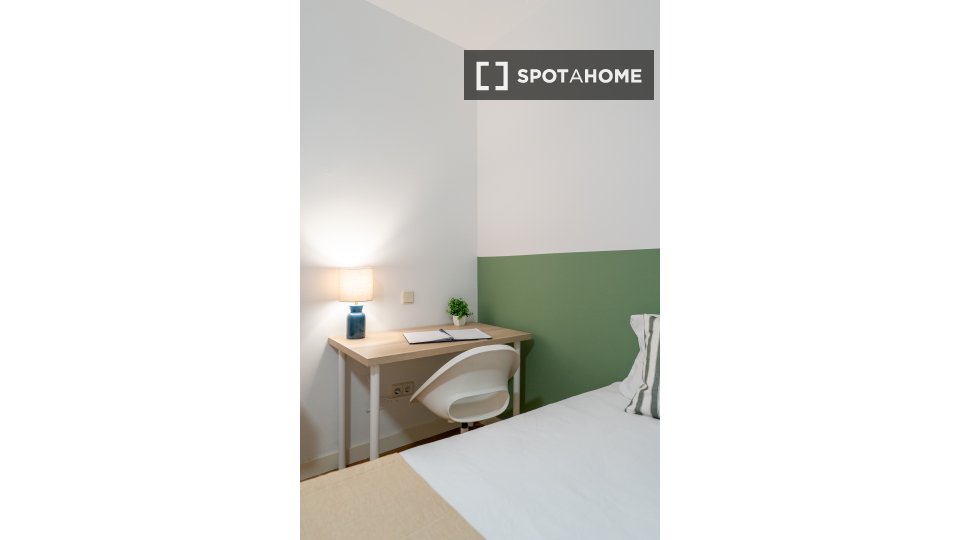 Double room Madrid, 4 beds — photo 17