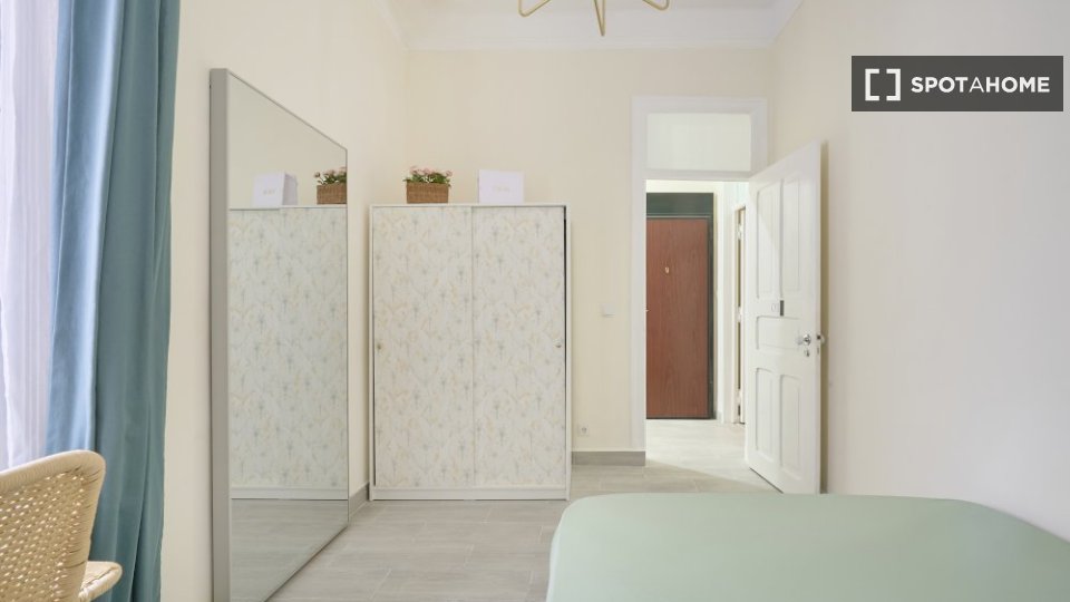 Double room Lisbon, 5 beds — photo 2