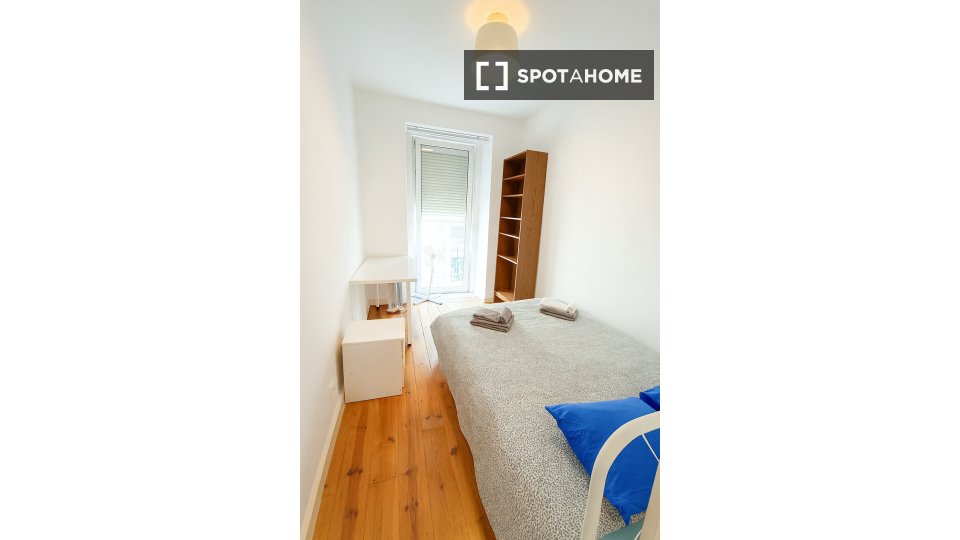 Double room Lisbon, 2 beds — photo 34