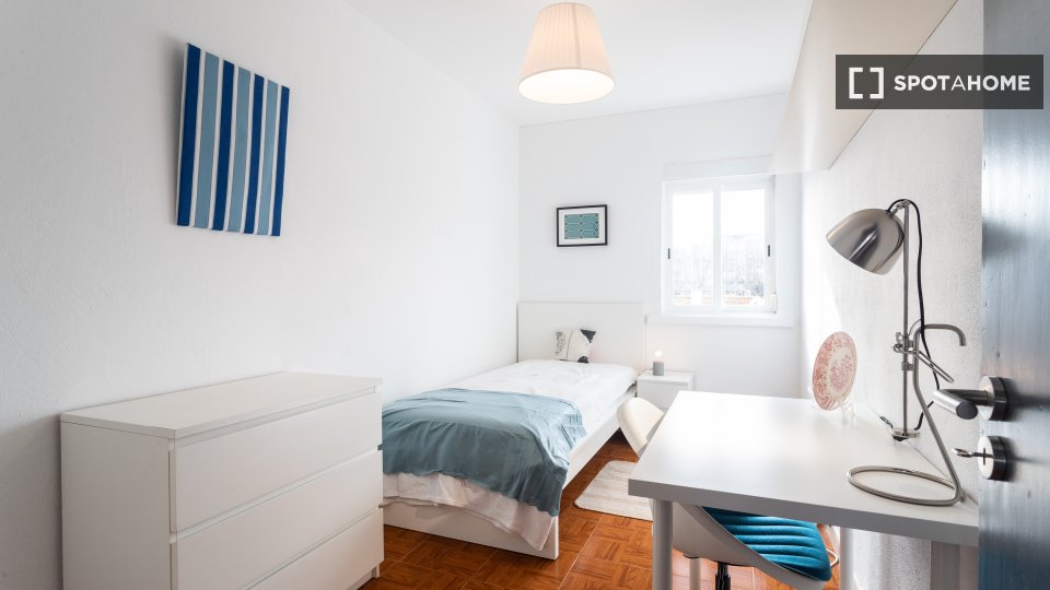Double room Lisbon, 4 beds, 110m² — photo 1