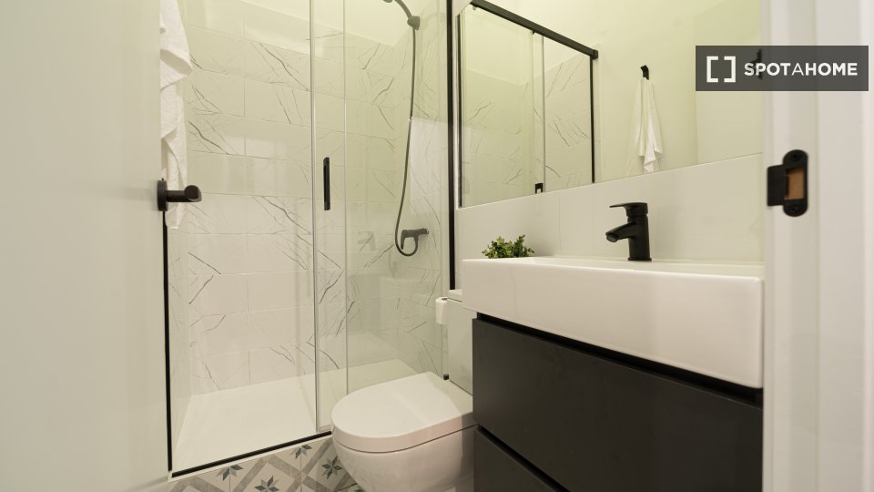 Double room Barcelona, 9 beds, 200m² — photo 10