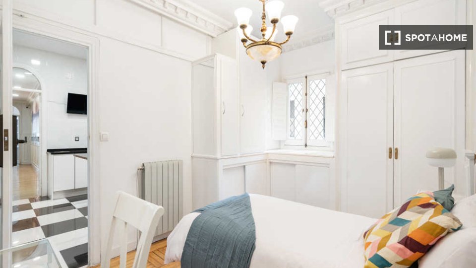 Double room Madrid, 7 beds — photo 45