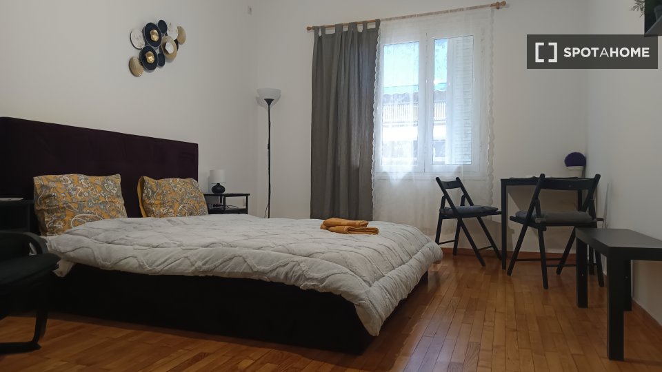 Double room Athens, 4 beds, 97m² — photo 12