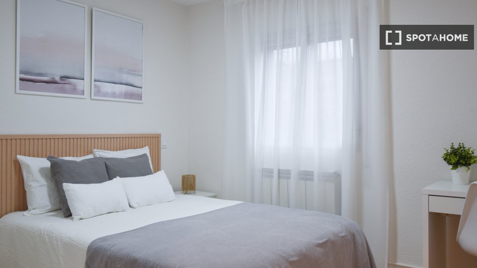 Double room Madrid, 3 beds, 55m² — photo 7