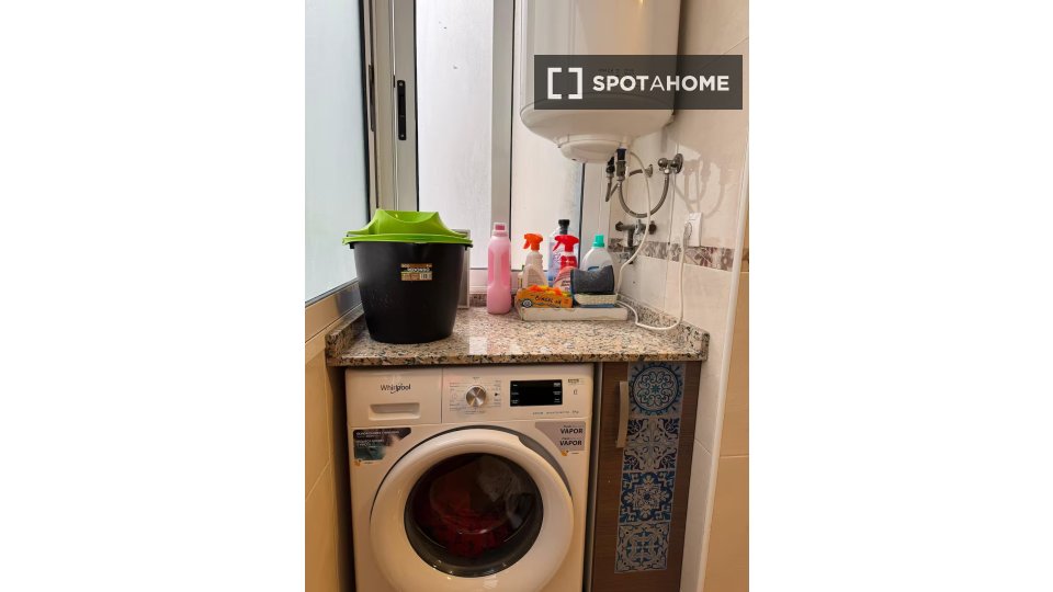 Double room Valencia, 3 beds, 80m² — photo 2