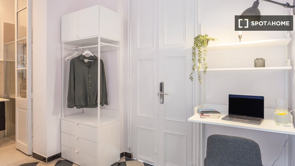 Double room Barcelona, 16 beds, 380m² — photo 18