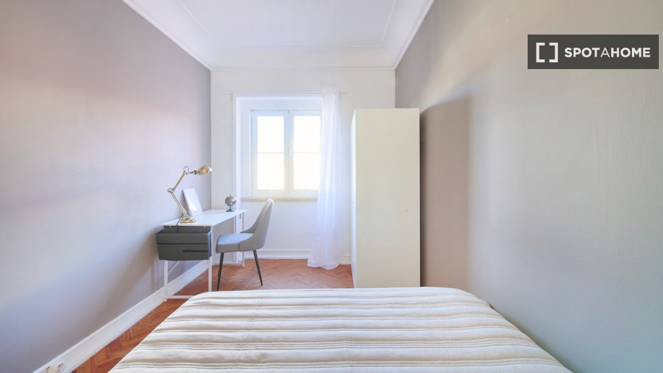 Double room Lisbon, 6 beds — photo 29