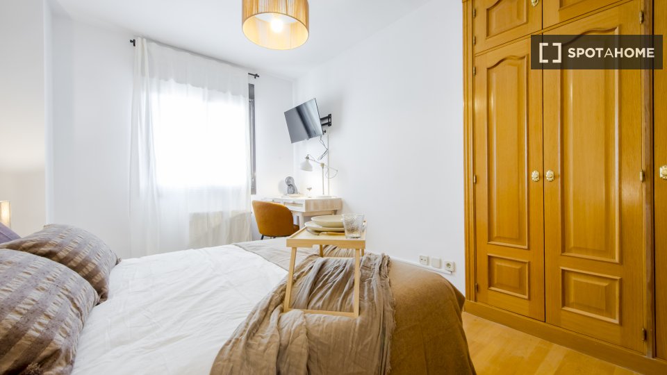 Se alquila habitación en piso compartido de 6 habitaciones en Arapiles
